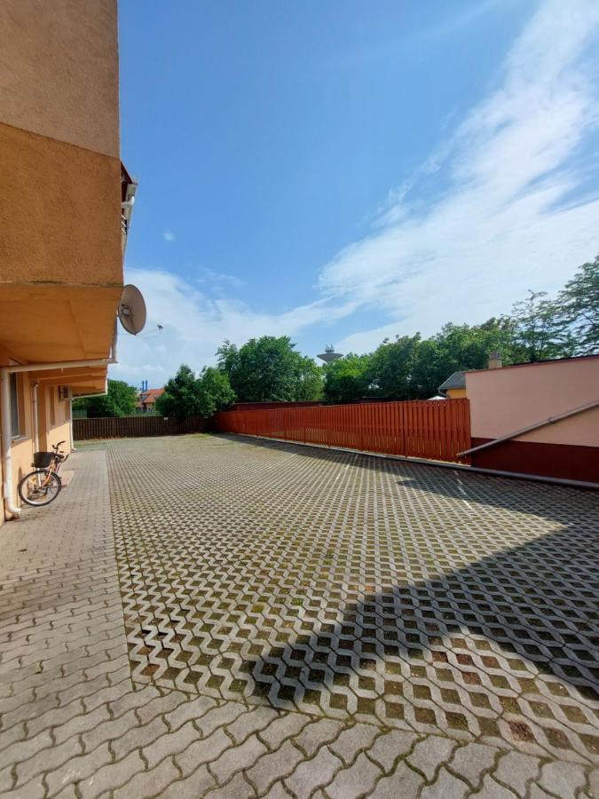 Sunshine Resort Apartment Hajdúszoboszló Buitenkant foto